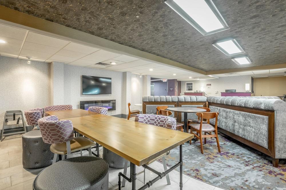 Hotel District 3 Hotel, Ascend Collection 3*