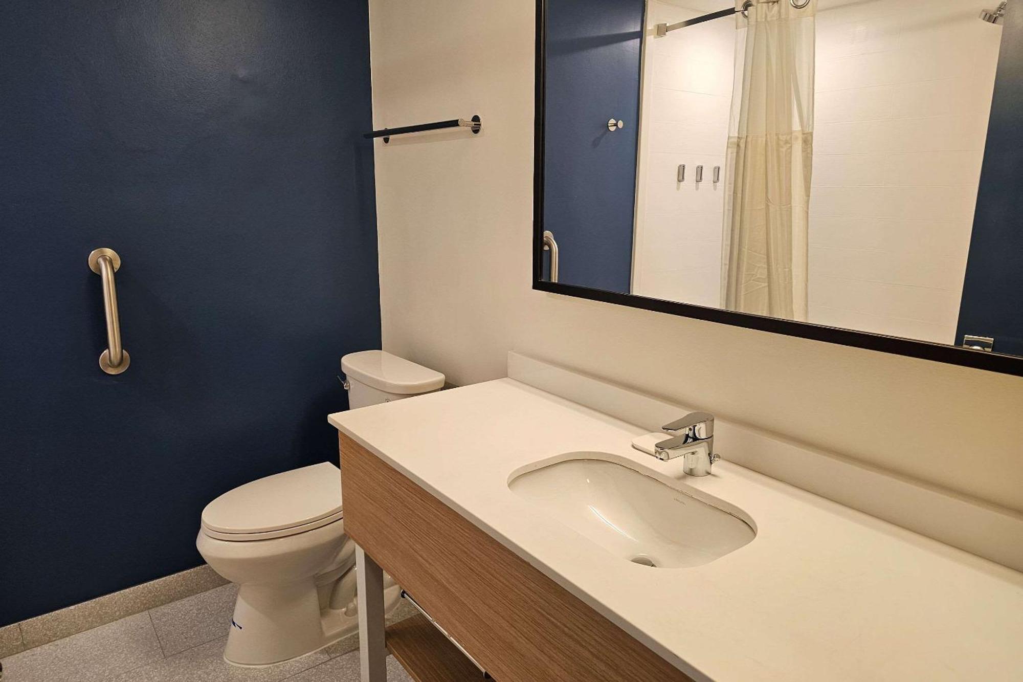District 3 Hotel, Ascend Collection Hotel 3*